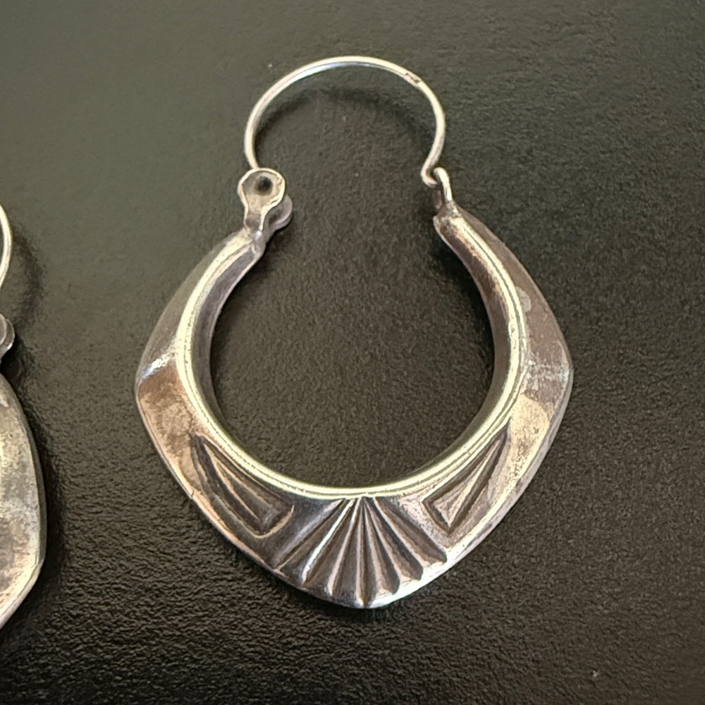 Vintage Handmade Silver Hoop Earrings with hammered detail - Picture 9 of 11